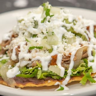 Tostada - Carne Deshebrada