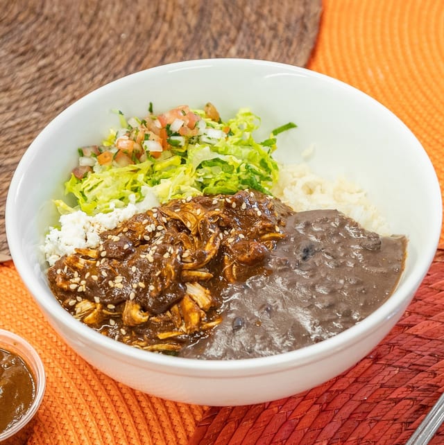 Bowl - Pollo en Mole Poblano.